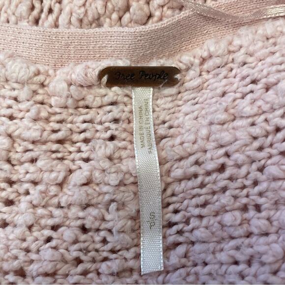 free people | finders keepers textured v-neck pink cotton sweater - Picture 7 of 9